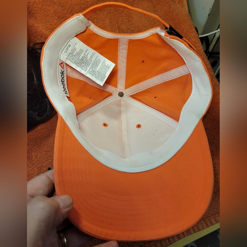 Ladies orange Reebok cap / hat. - Picture 5 of 7